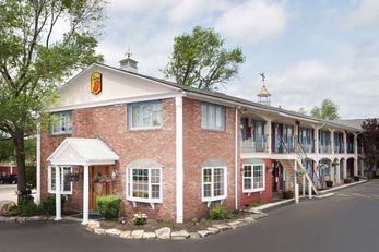 Super 8 Sturbridge