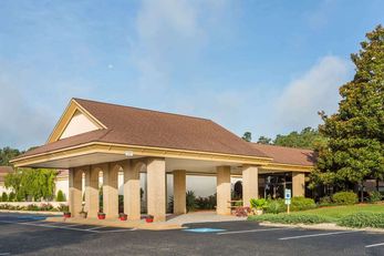 Days Inn Conf Ctr Southern Pines