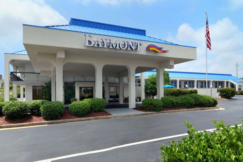 Baymont Inn Suites Macon Riverside Dr Tourist Class Macon Ga Hotels Gds Reservation Codes Travel Weekly