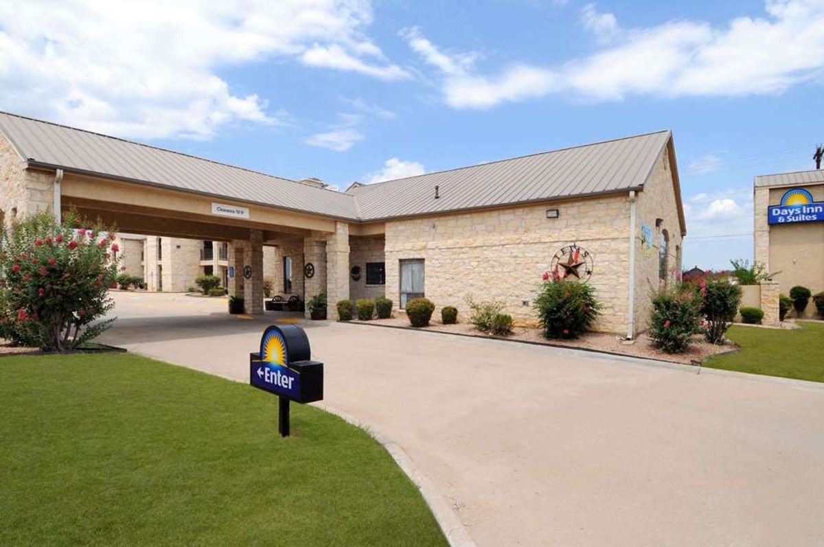 Days Inn & Suites Llano Llano, TX Hotels Tourist Class Hotels in