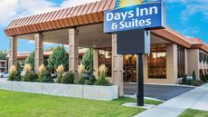 Days Inn & Suites Logan