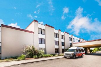 Ramada Lansing Hotel & Conference Ctr
