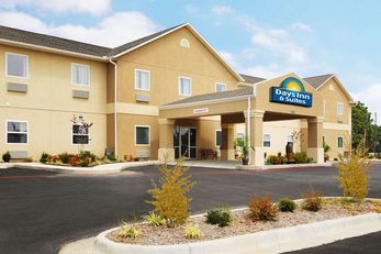 Days Inn & Suites, Cabot