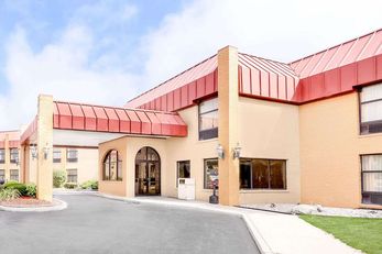 Days Inn & Suites Kalamazoo