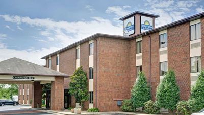 Days Inn & Suites Hickory