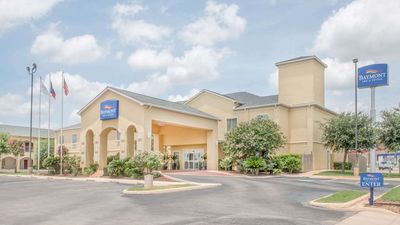 Baymont Inn & Suites Pearsall
