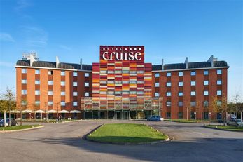 Cruise Hotel