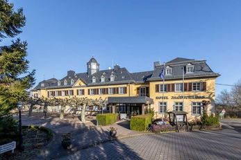 TOP Jagdschloss Niederwald