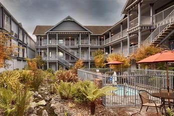 Best Western Plus Bayshore Inn