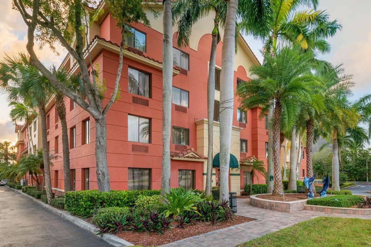 DoubleTree by Hilton Palm Beach Gardens in Palm Beach Gardens (FL) - See  2023 Prices