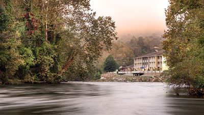 Best Western Plus River Escape Inn & Sts