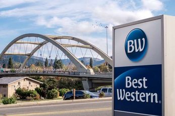 Best Western Inn at The Rogue