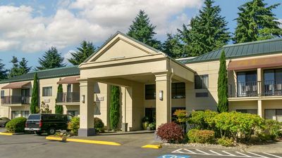 Best Western Plus Plaza by the Green