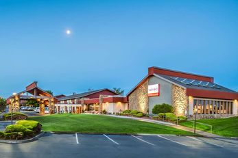 Red Lion Hotel Columbia Center