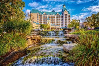 Chateau on the Lake Resort & Spa