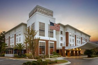 DoubleTree by Hilton Savannah Airport