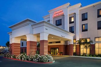 Hampton Inn & Suites Tulare