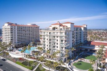 Waterfront Beach Resort, a Hilton Hotel