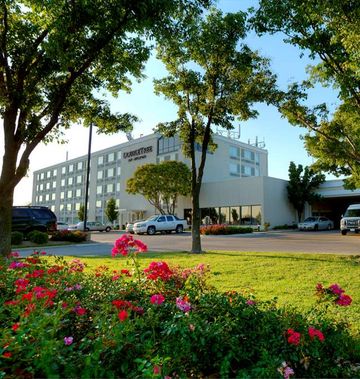DoubleTree by Hilton Wichita Airport