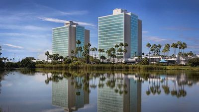 Doubletree by Hilton-Universal Entrance