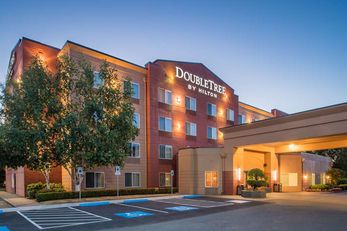 DoubleTree by Hilton Hotel North Salem