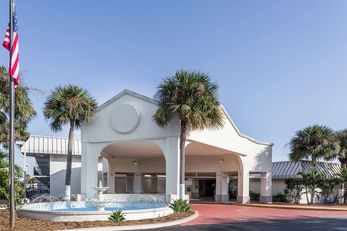 Days Inn by Wyndham St. Petersburg