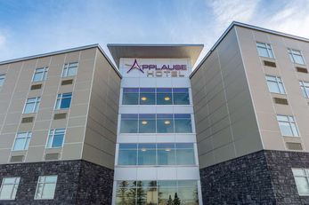 Applause Hotel by Clique Calgary Airport