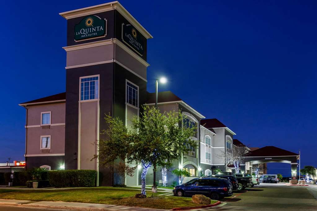 La Quinta Inn Suites Laredo Airport Tourist Class Laredo TX