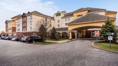 La Quinta Inn & Suites Islip/MacArthur