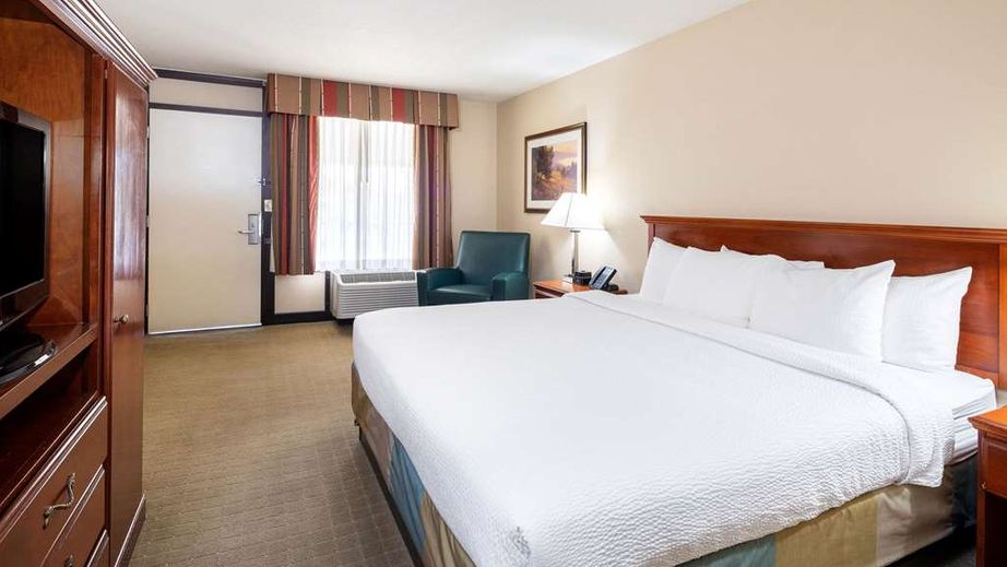 La Quinta Inn Suites Thousand Oaks Thousand Oaks Ca Meeting Rooms Event Space Meetings Conventions