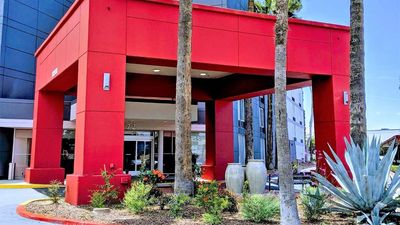 Best Western Plus Commerce Hotel
