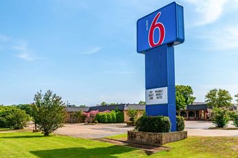 Motel 6 Natchitoches