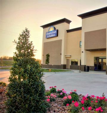 Days Inn & Suites Port Arthur