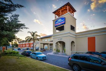 Howard Johnson Plaza Villa Carlos Paz
