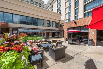 DoubleTree by Hilton McLean Tysons