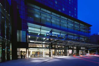 Crown Promenade Hotel
