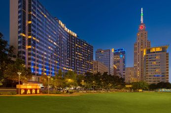 The Statler Dallas, Curio Collection