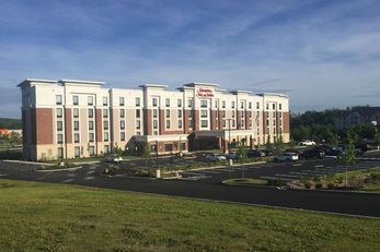 Hampton Inn & Suites Stewart Arpt