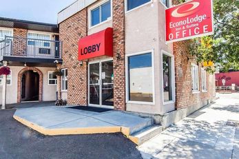 Econo Lodge & Suites