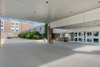 Clarion Hotel & Suites, Brandon