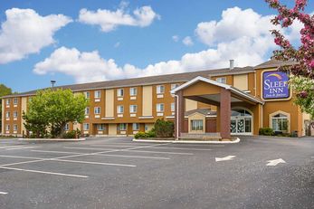 Sleep Inn & Suites Hotel in Niantic, CT