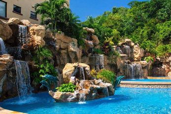 Clarion Suites Roatan at Pineapple Villa