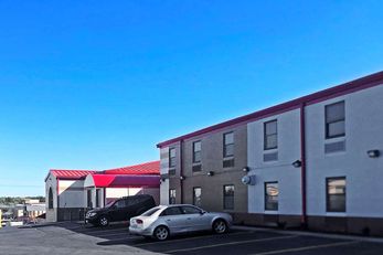 Econo Lodge Truman Inn