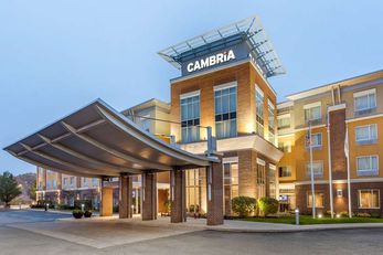 Cambria hotel & suites Akron - Canton