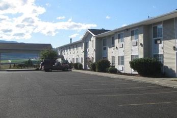 Eagle's View Inn & Suites