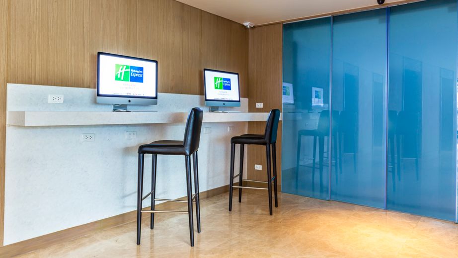 Holiday Inn Express Bangkok Sukhumvit 11 Bangkok Thailand Meeting Rooms Event Space Meetings Conventions