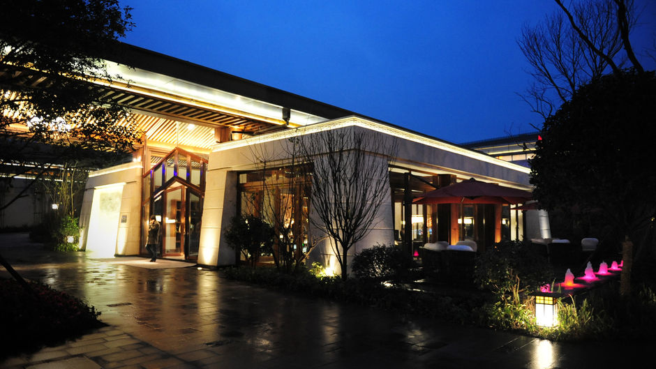 By-Spring Villa Exterior