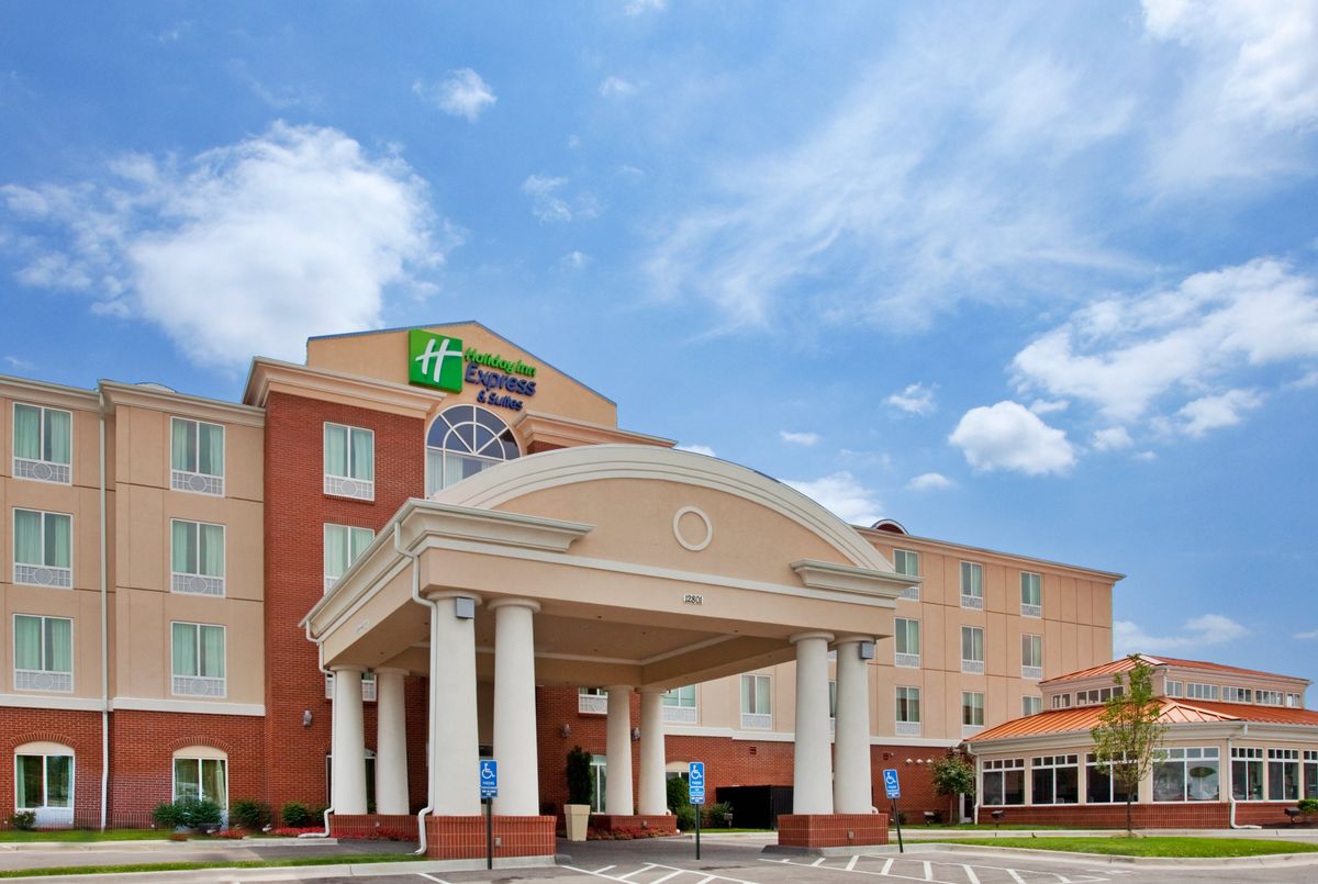Holiday Inn Express & Suites Kansas City Photos & Videos Grandview, MO