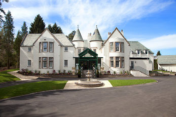 The Cairn Lodge & Hotel