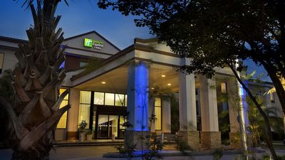 Holiday Inn Express & Suites Airport S